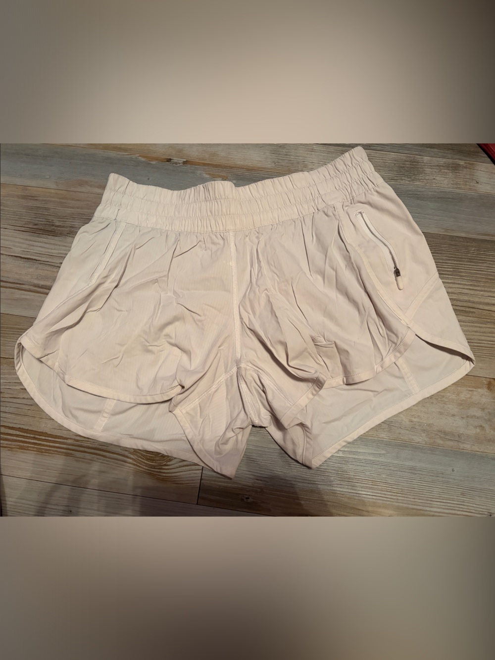 Lululemon Hotty Hot Shorts, high rise 4” size 10, white/cream
